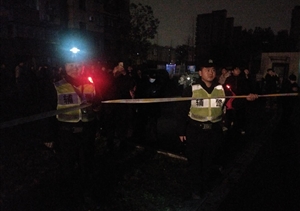 救人滅火忙不停 宗保隊(duì)員顯神威 ——五常輔警幫忙救人、救火