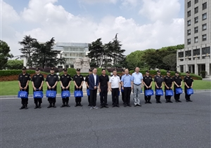 上海市公安局治安總隊、市保安服務(wù)行業(yè)協(xié)會領(lǐng)導(dǎo)看望慰問宗保公司